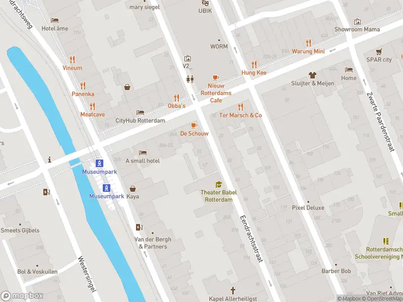 Ambulance met gepaste spoed naar de Eendrachtsstraat in Rotterdam