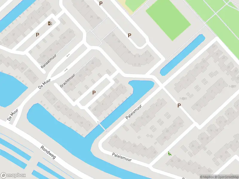 Politie naar de Grachtmuur in Houten vanwege voertuigen te water