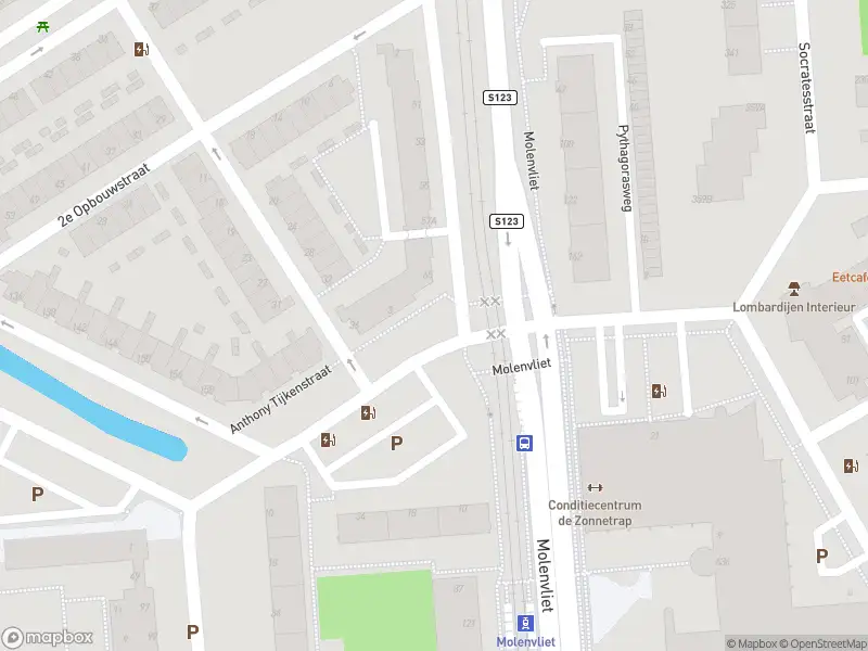 Ambulance met gepaste spoed naar de Molenvliet in Rotterdam