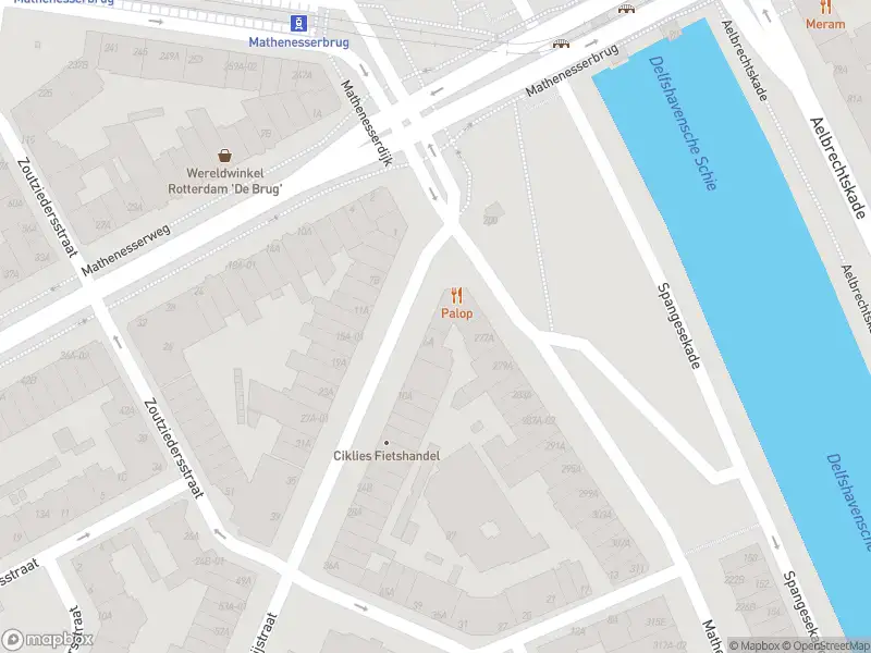 Ambulance met grote spoed naar de Grote Visserijstraat in Rotterdam