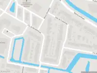 Ambulance met grote spoed naar de P.A. de Genestetstraat in Sliedrecht