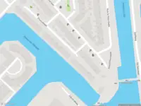 Ambulance met grote spoed naar de Prunuskade in Rijswijk