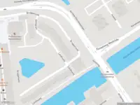 Ambulance met grote spoed naar de Bruggehoofd in Hellevoetsluis