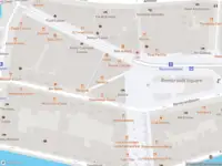 Ambulance met gepaste spoed naar de Korte Reguliersdwarsstraat in Amsterdam