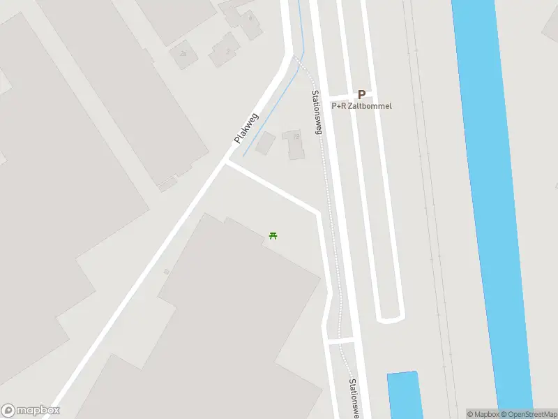 Brandweer met gepaste spoed naar de Stationsweg in Zaltbommel vanwege afgaan automatisch brandalarm