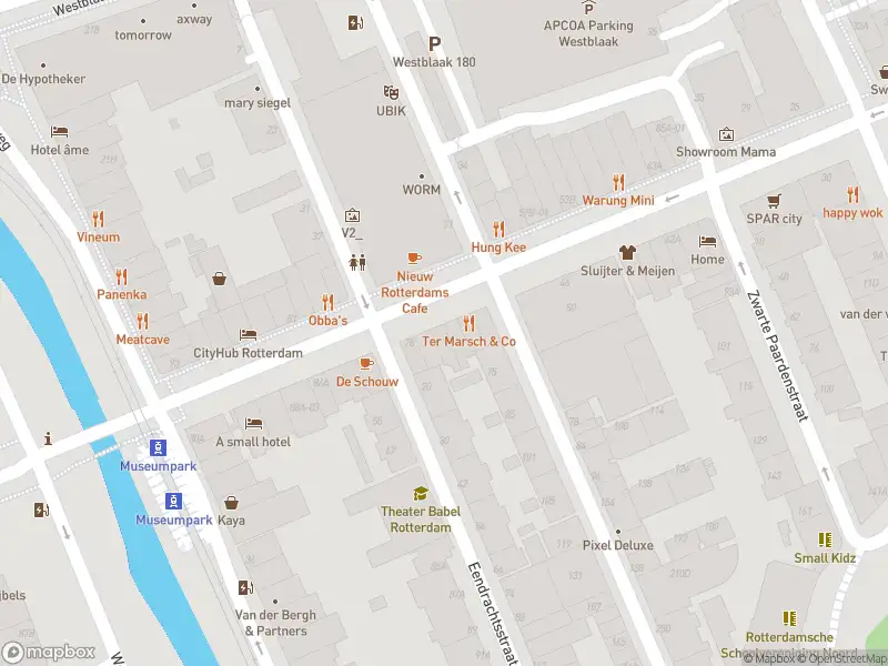 Ambulance met grote spoed naar de Witte de Withstraat in Rotterdam