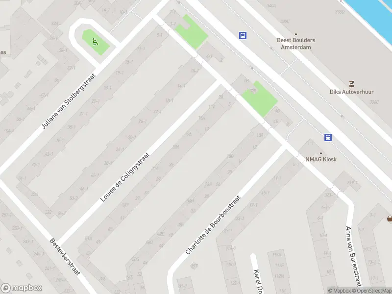 Ambulance met grote spoed naar de Anna van Burenstraat in Amsterdam