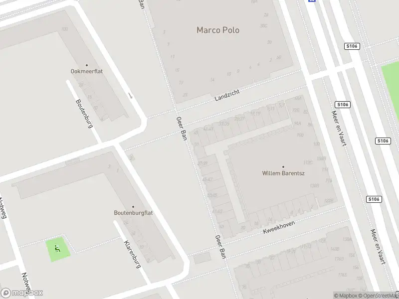 Ambulance met grote spoed naar de Geer Ban in Amsterdam