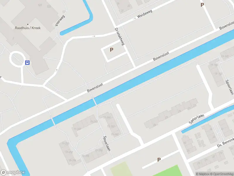 Ambulance met grote spoed naar de Spoorlaan in Hooge Burch