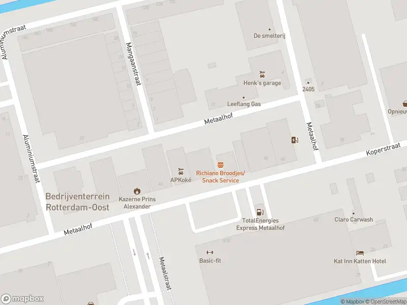 Ambulance met grote spoed naar de Metaalhof in Rotterdam