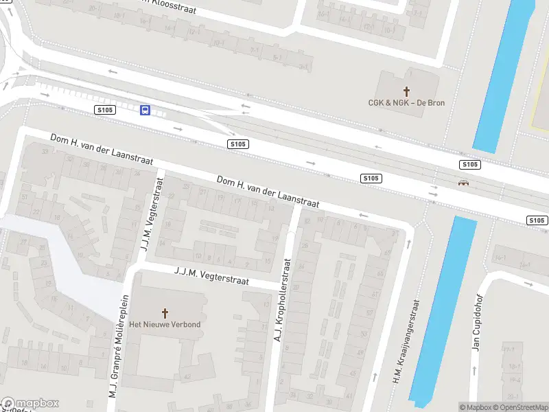 Ambulance met grote spoed naar de Dom H. van der Laanstraat in Amsterdam