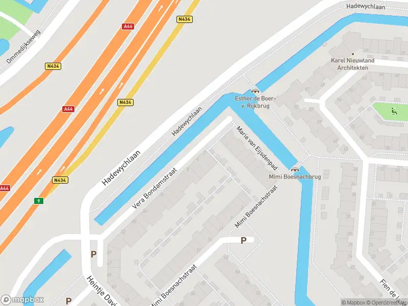 Brandweer met gepaste spoed naar de Vera Bondamstraat in Leiden