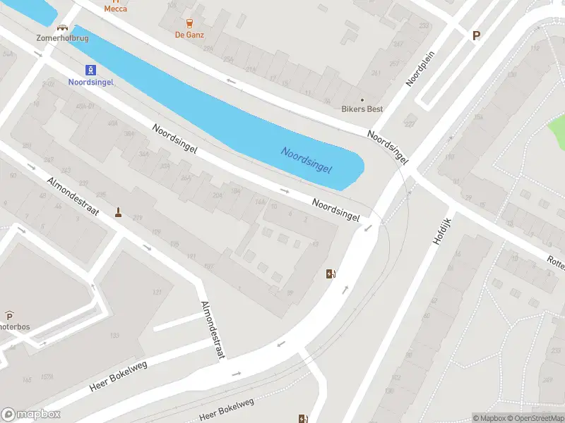 Ambulance met grote spoed naar de Noordsingel in Rotterdam