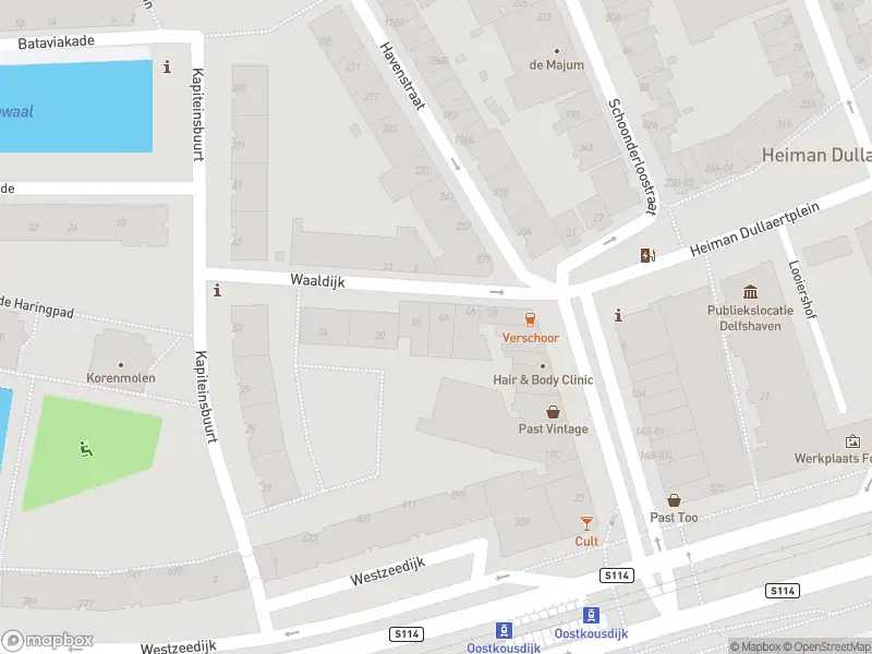 Ambulance met grote spoed naar de Waaldijk in Rotterdam