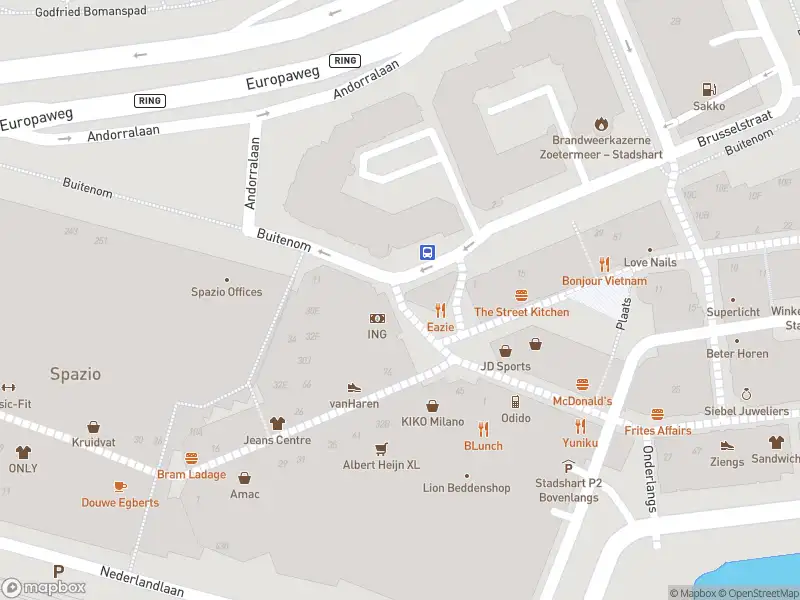 Ambulance met grote spoed naar de Burgemeester Wegstapelplein in Zoetermeer