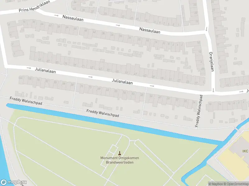 Ambulance met grote spoed naar de Julianalaan in Vlaardingen