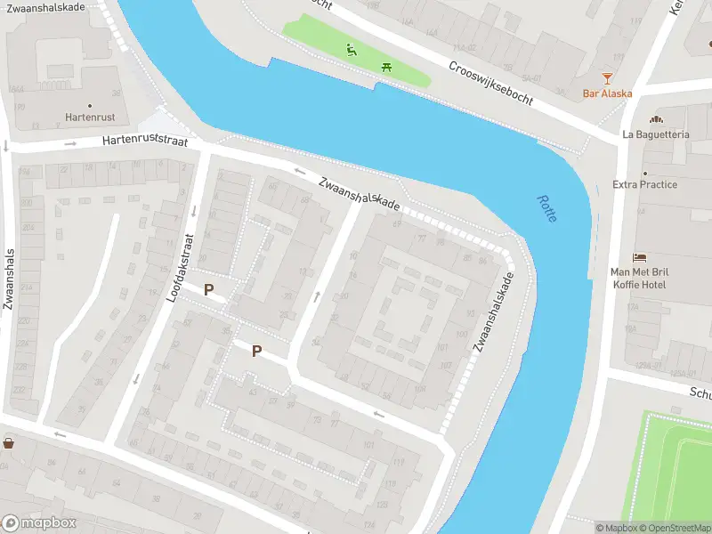 Ambulance met grote spoed naar de Nieuwe Hamelstraat in Rotterdam