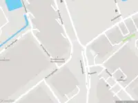 Ambulance met gepaste spoed naar de Archangelkade in Amsterdam