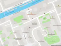 Ambulance met grote spoed naar de Ketelhuisplein in Amsterdam