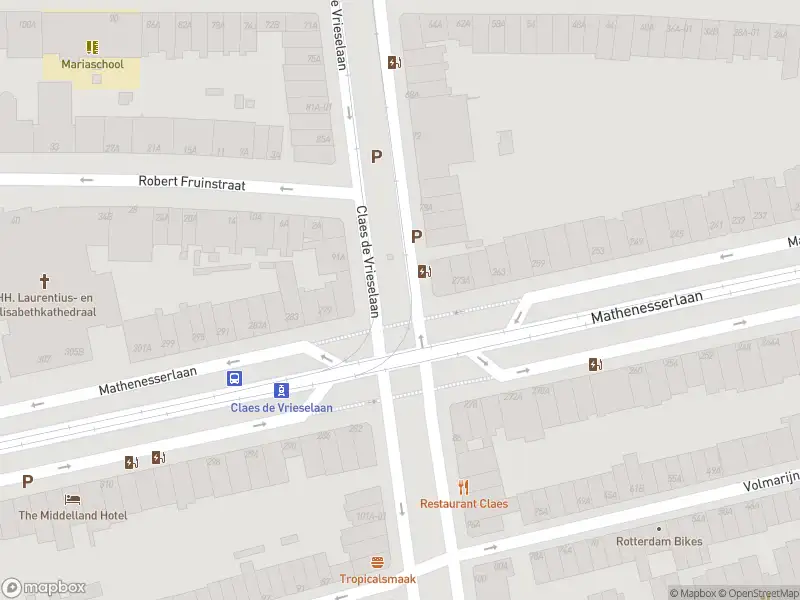 Ambulance met grote spoed naar de Claes de Vrieselaan in Rotterdam