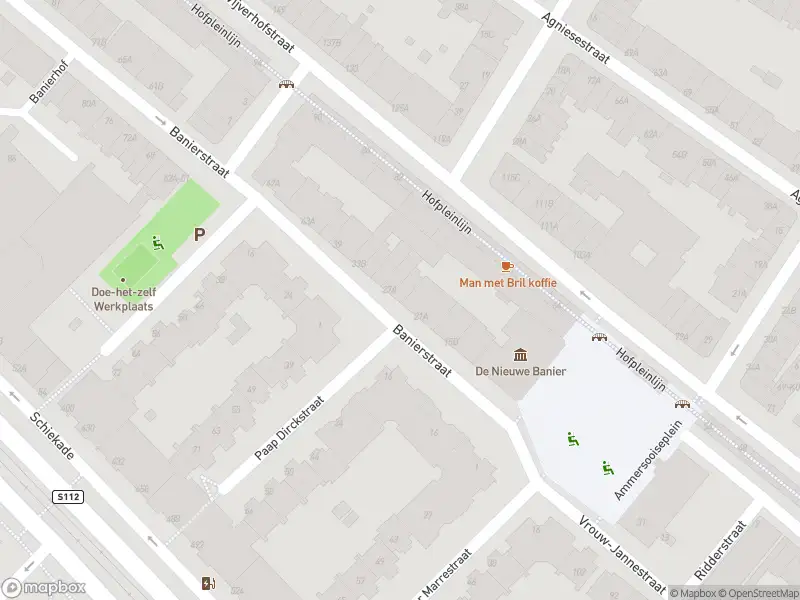 Ambulance met gepaste spoed naar de Banierstraat in Rotterdam