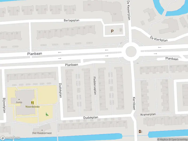 Ambulance met grote spoed naar de Fledderusplan in Zoetermeer