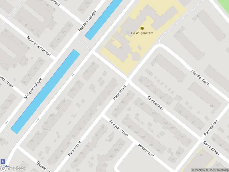 Ambulance met grote spoed naar de Molenstraat in Rotterdam