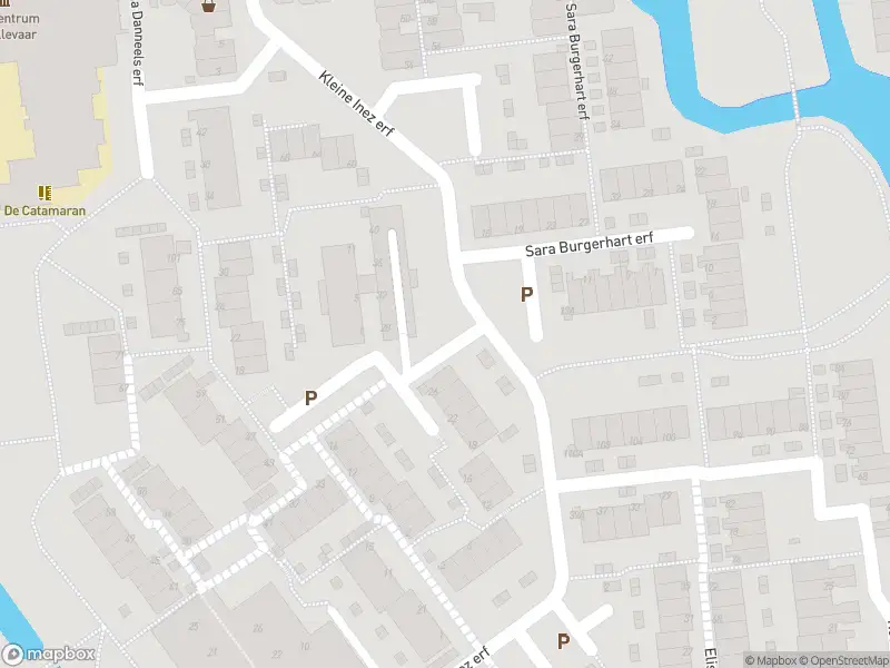 Ambulance met grote spoed naar de Kleine Inez erf in Capelle aan den IJssel