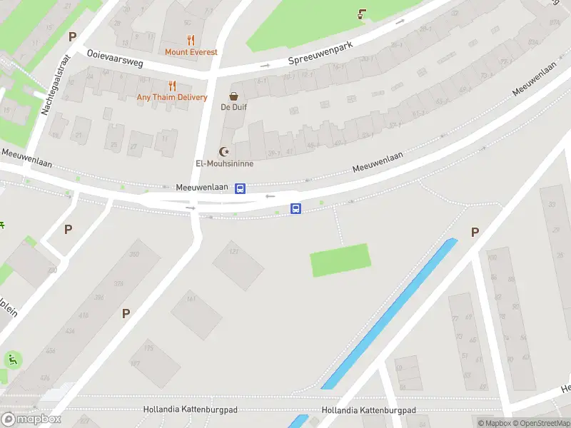 Ambulance met gepaste spoed naar de IJplein in Amsterdam