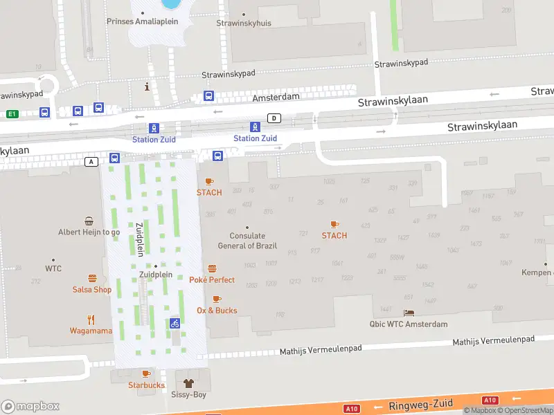 Ambulance met gepaste spoed naar de Strawinskylaan in Amsterdam