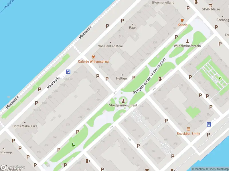 Ambulance met grote spoed naar de Burgemeester Hoffmanplein in Rotterdam