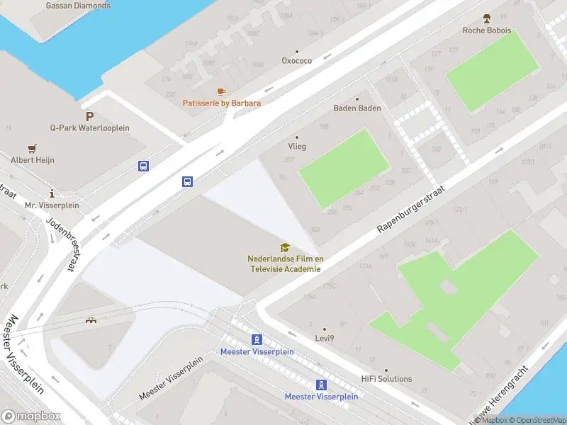 Ambulance met gepaste spoed naar de Markenplein in Amsterdam