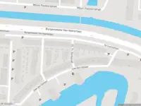 Ambulance met grote spoed naar de Ch Th Storkstraat in Schiedam