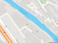 Ambulance met gepaste spoed naar de Zestienhovensekade in Rotterdam