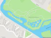 Ambulance met gepaste spoed naar de Buiksloterbreek in Amsterdam