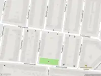 Ambulance met grote spoed naar de Engelsestraat in Rotterdam