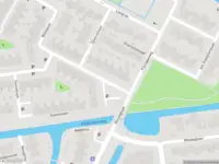 Ambulance met grote spoed naar de Kalmoes in Alblasserdam