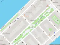 Ambulance met grote spoed naar de Burgemeester Hoffmanplein in Rotterdam