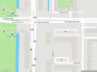 Ambulance met grote spoed naar de Van Nijenrodeweg in Amsterdam