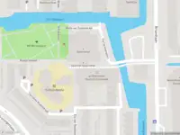 Brandweer met gepaste spoed naar de Fie Carelsenplein in Haarlem vanwege een buitenbrand