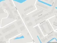 Ambulance met grote spoed naar de Burchtpad in Hellevoetsluis