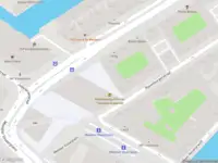 Ambulance met gepaste spoed naar de Markenplein in Amsterdam