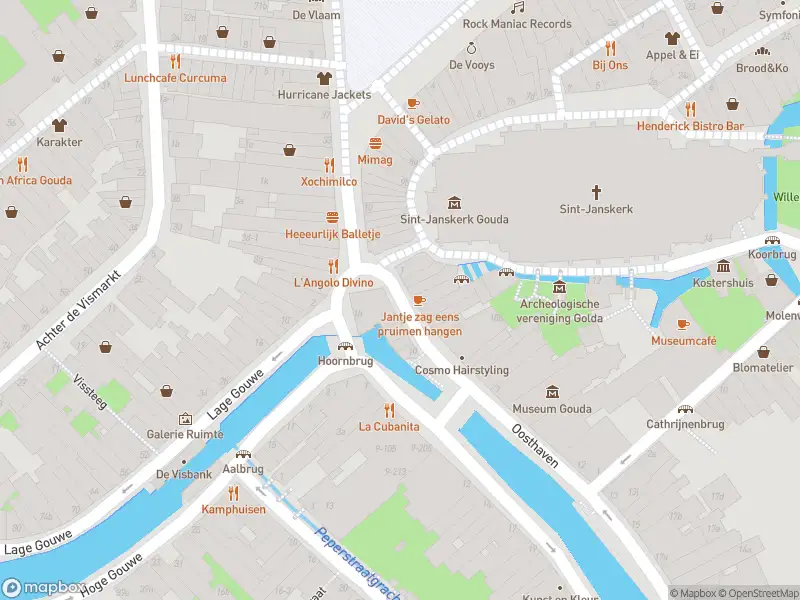 Ambulance met grote spoed naar de Dubbele Buurt in Gouda