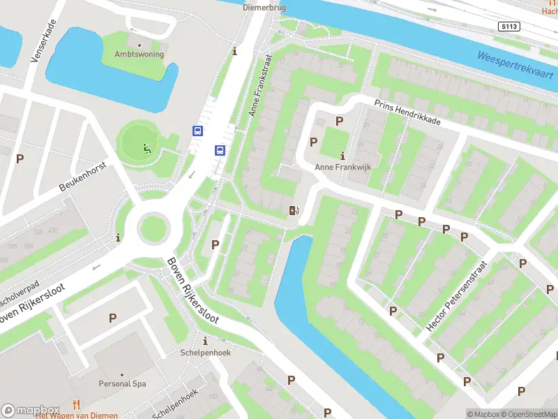 Ambulance met grote spoed naar de Anne Frankstraat in Diemen