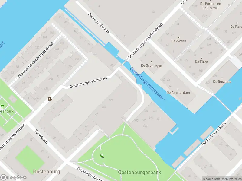 Brandweer met gepaste spoed naar de Oostenburgermiddenstraat in Amsterdam vanwege wateroverlast