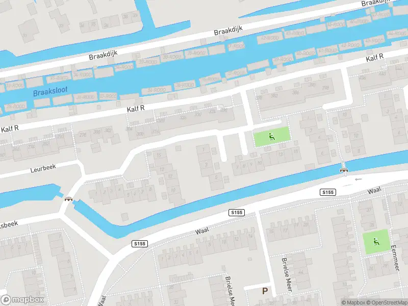 Ambulance met grote spoed naar de Loenense Beek in Zaandam