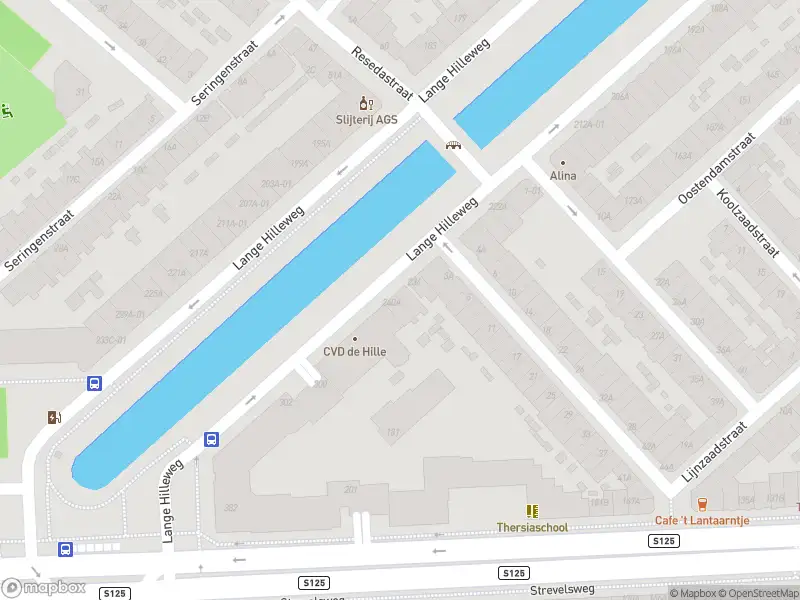 Ambulance met grote spoed naar de Lange Hilleweg in Rotterdam