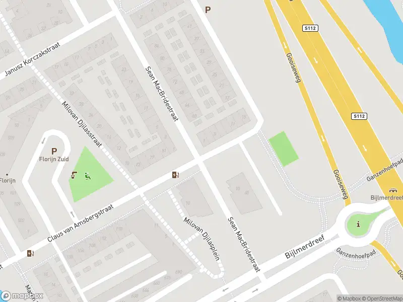 Ambulance met grote spoed naar de Sean MacBridestraat in Amsterdam