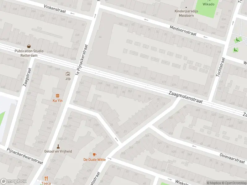 Ambulance met gepaste spoed naar de Zaagmolenstraat in Rotterdam