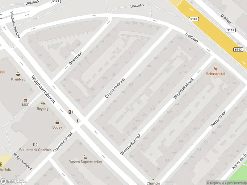 Ambulance met gepaste spoed naar de Clemensstraat in Rotterdam